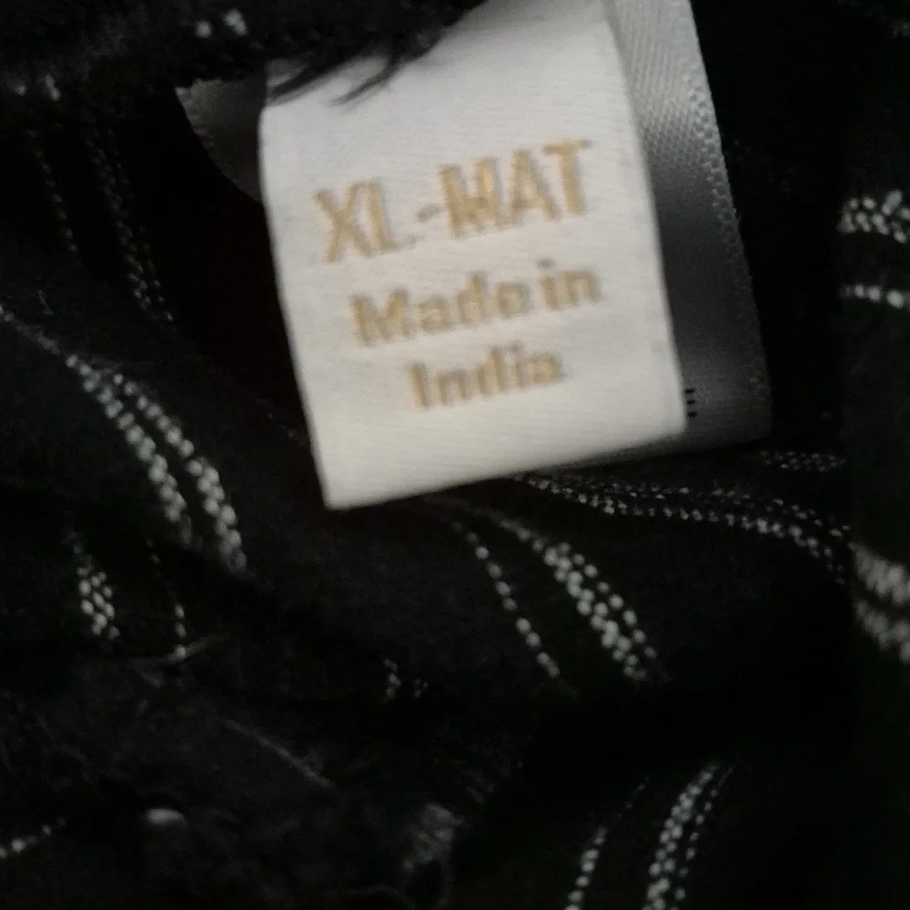 A:glow Black Maternity Shorts XL
